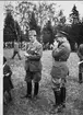 1933 - 1951. Sekundchefen Överste Gösta Bergenstråhle fotograferar militärbefälhavaren general Tord Bonde.