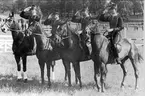 Deltagarna i Livhusarernas segrande lag i hoppning om Kronprinsens pris 1937 på Hoppsan. Melker Wernstedt, officer vid K 3 1932 - 1940.