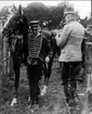 Nedanstående kavalleriofficerare avlade officersexamen på Karlberg 1923 och gick därefter ridskolan på Strömsholm 1924-25. Carl-Axel Stackelberg K 1, Sven Littorin K 3, Nils Frost K 4, Sven Axel Torén K 5, Carl Otto Smith K 6, Erik Wikland K 6. Grankvistar utdelas efter avslutad jakt.