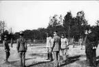 Ett bild- och textrepotarge av Paul Gibson, från en höstmanöver 1916 på Intendenturkompaniet Int 2 i Karlsborg. Vi har lärt oss att vända. Det hade även kapten  B. vilket satte stopp för fotograferandet.