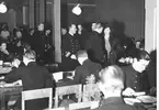 F6 Karlsborg 1940. Manskapsmatsalen inspekteras vid fanöverlämning.