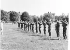 Fallskärmsjägarskolan Karlsborg i början av 1960-tal. Förberedelser inför fallskärmshoppning.