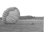 Fallskärmsjägarskolan Karlsborg 1955.Fallskärmshoppning.