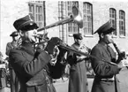 Musikkåren, A 6. På kaserngården. Namn se notering.