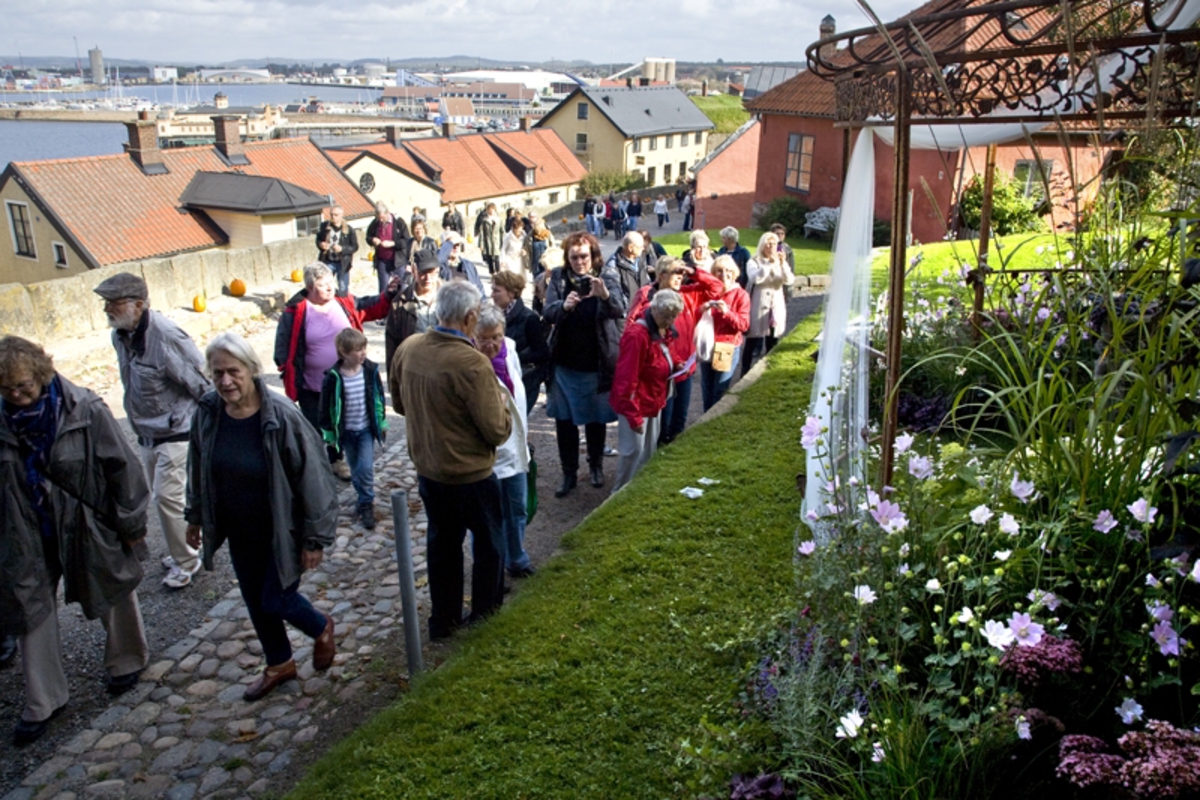 Mat & Fest vid Mickelsmäss 2011. Träslövs trädgårds lusthus vid Mellersta valvet inbjöd till vila och inspirerade många.