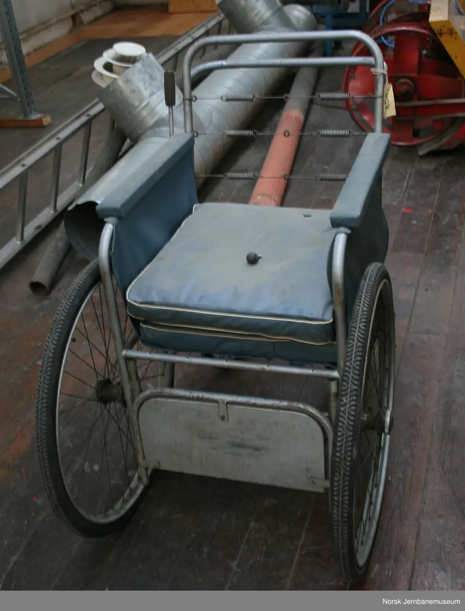 Rullestol med fire hjul; av merke "Svithun"