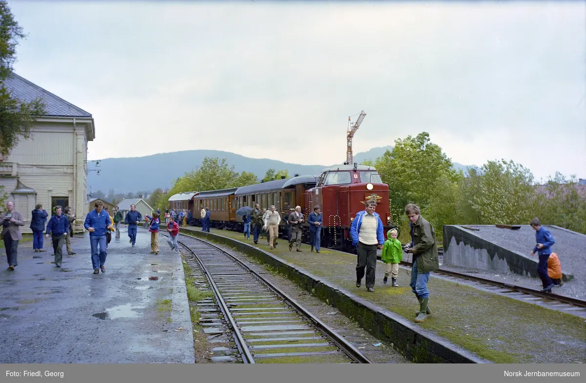 Ekstratog for Norsk Jernbaneklubb Bergen-Nesttun-Arna - på Nesttun tidligere stasjon