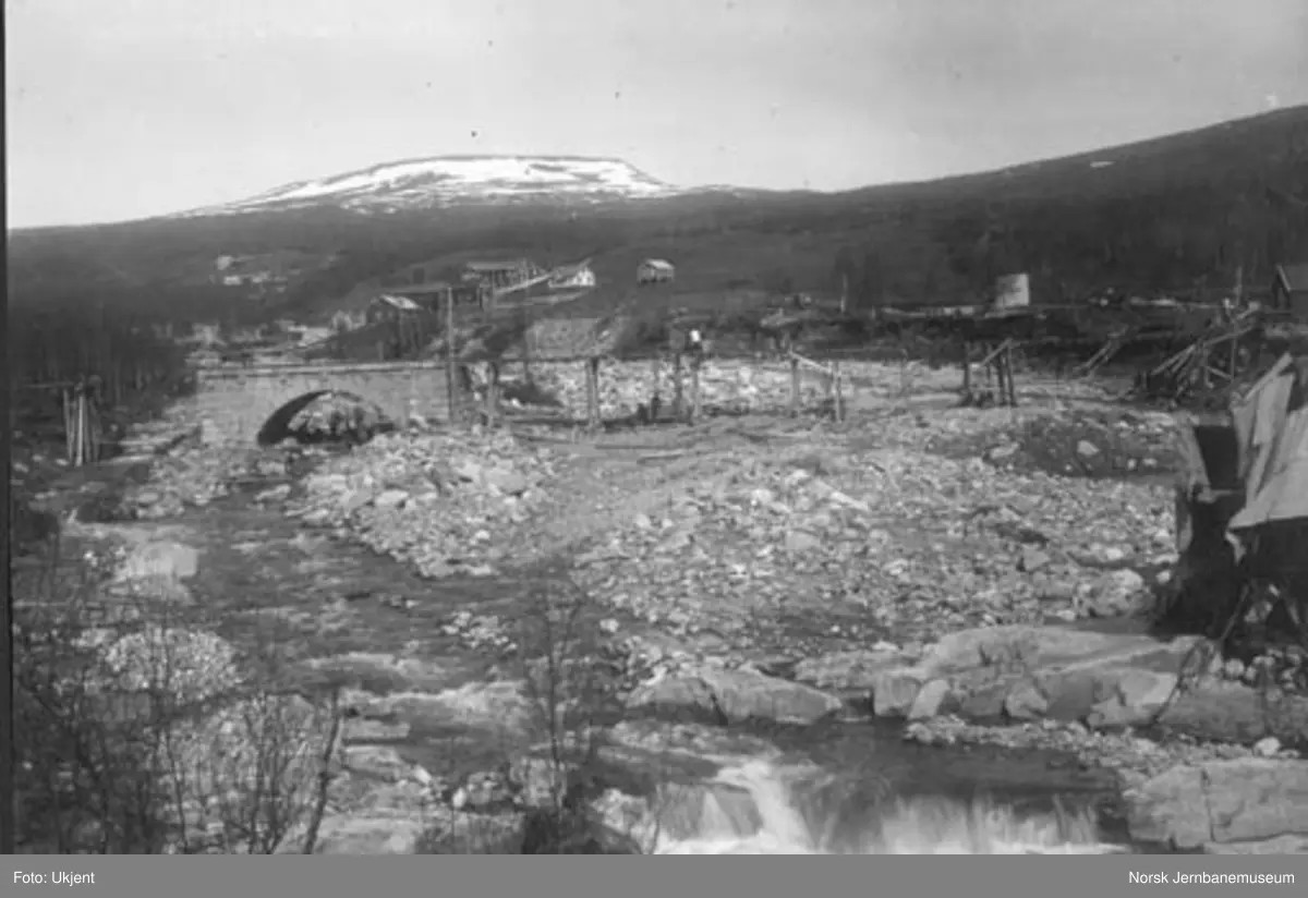 Skinnegangen ved Brusletto på Geilo flomskaden i mai 1917 da Bardøla rev med seg jernbanefyllingen