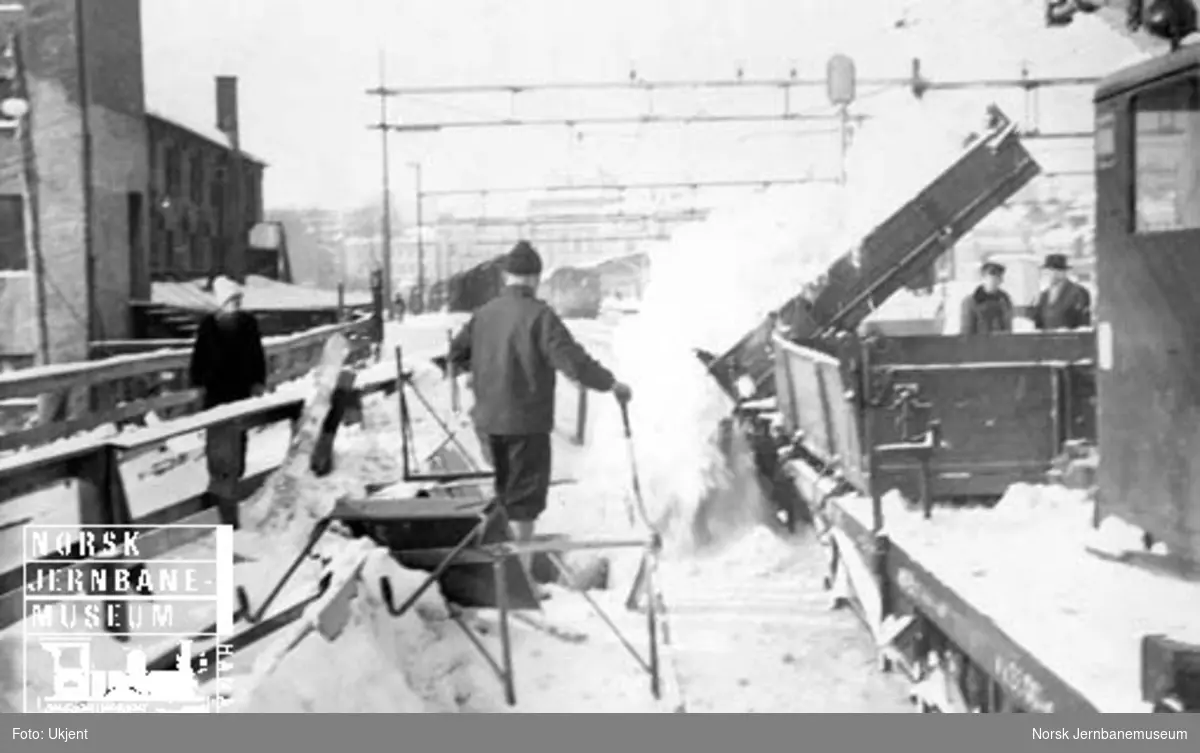 Snørydding på Oslo Ø i februar 1966