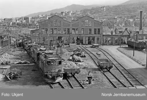 Jernbanens verksted i Narvik etter bombingen i 1940