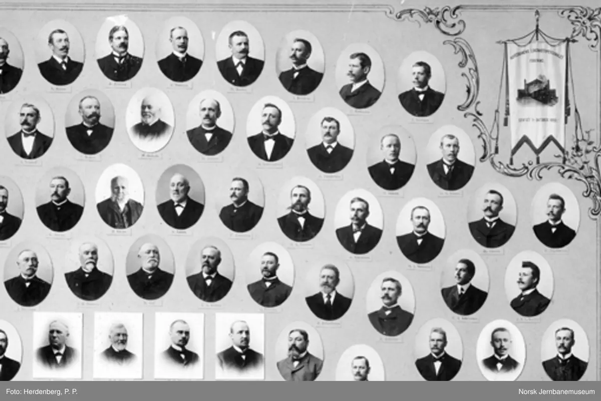 Fotomontasje med Hovedbanens lokomotivpersonale, to faner og Oslo Ø og Eidsvoll stasjoner