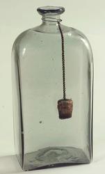 Glass fra Nøstetangen glassverk på Norsk Folkemuseum