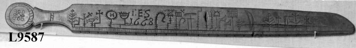 Sverdformet primstav.