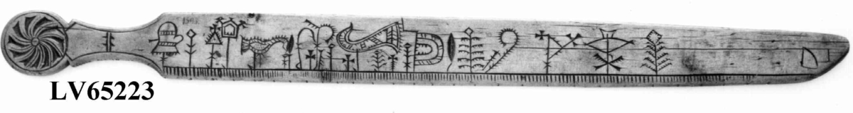 Sverdformet primstav.