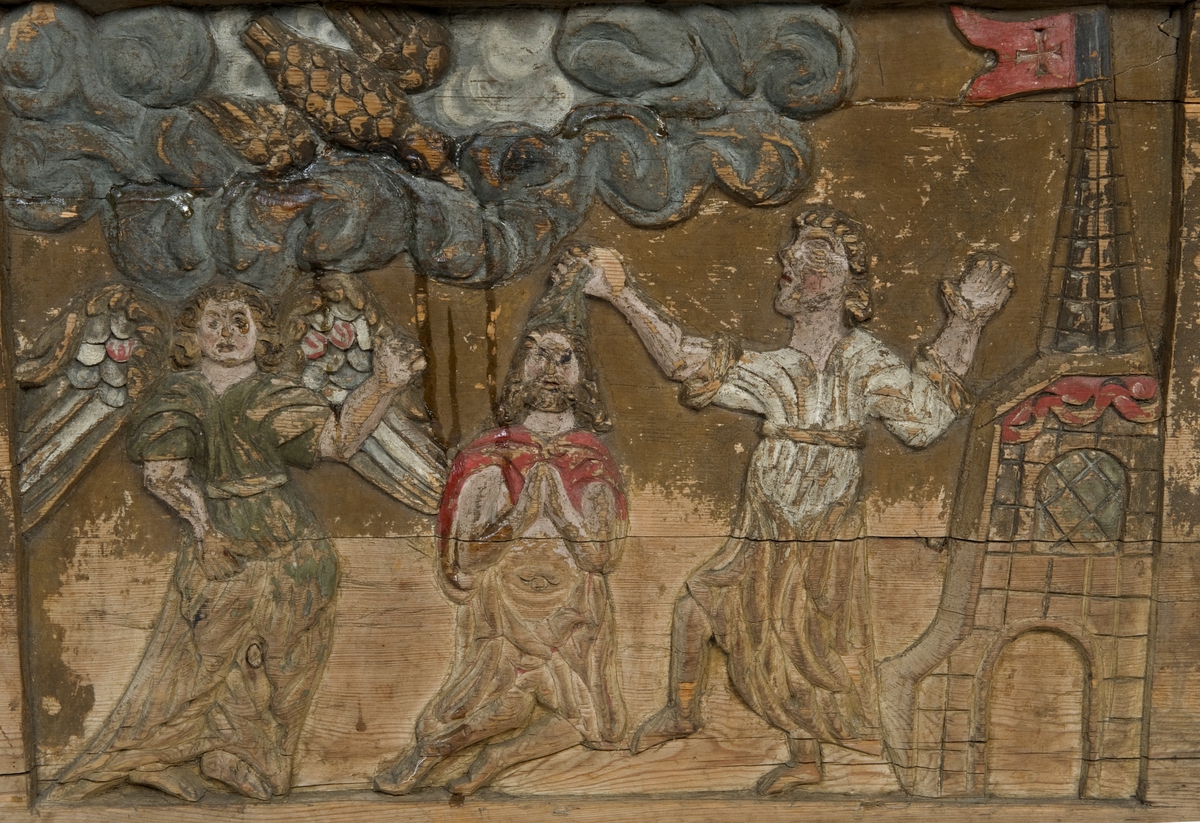 Sideveggene til en kiste. Skåret dekor på tre av sidene. På kortsidene kong David med harpe, på fronten Jesu dåp og himmelfart.