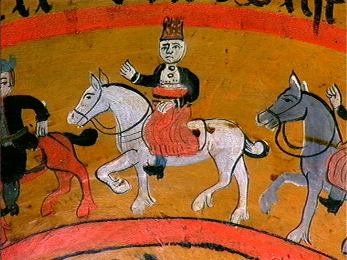 Innvendig malt bruderei, på utsiden billedskurd med fremstillinger av Samson som slår ihjel 1000 filistre, Daniel Olaf Strangessøn og Habor Roland og hedningen Ferakund, Holger Danske og Burman.