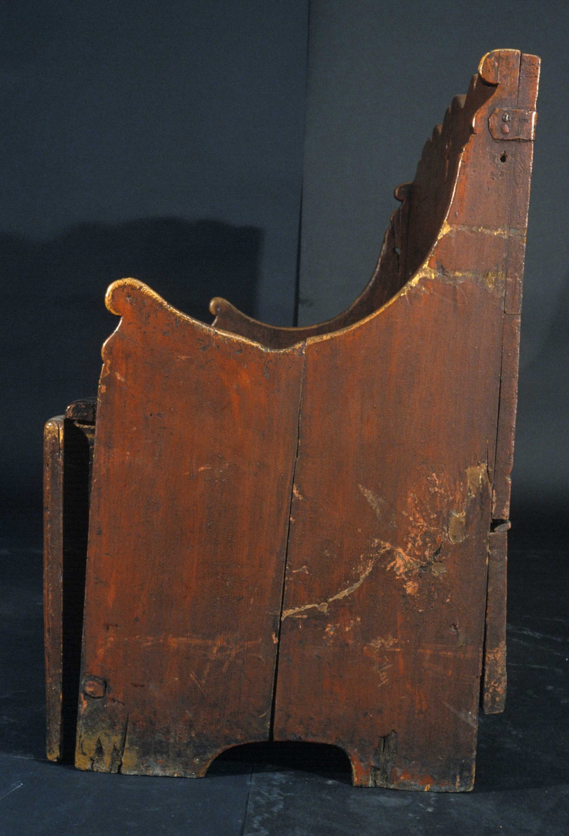 Slagbenk med utrekkbar front.