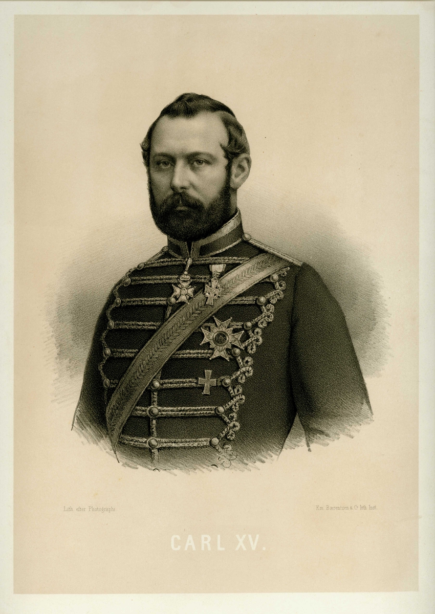Portrett, brystbilde av Karl XV i uniform med ordensbånd og ordener