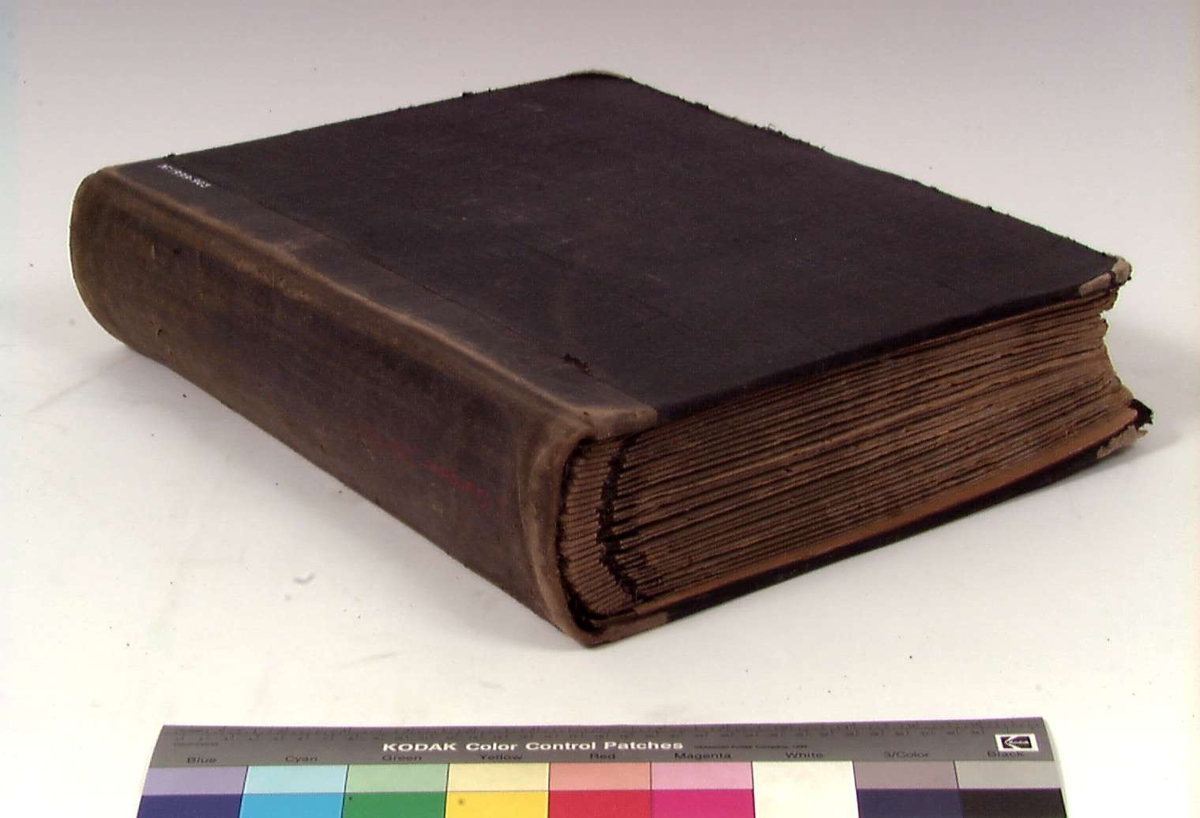 Bok med prøver på gardinstoff