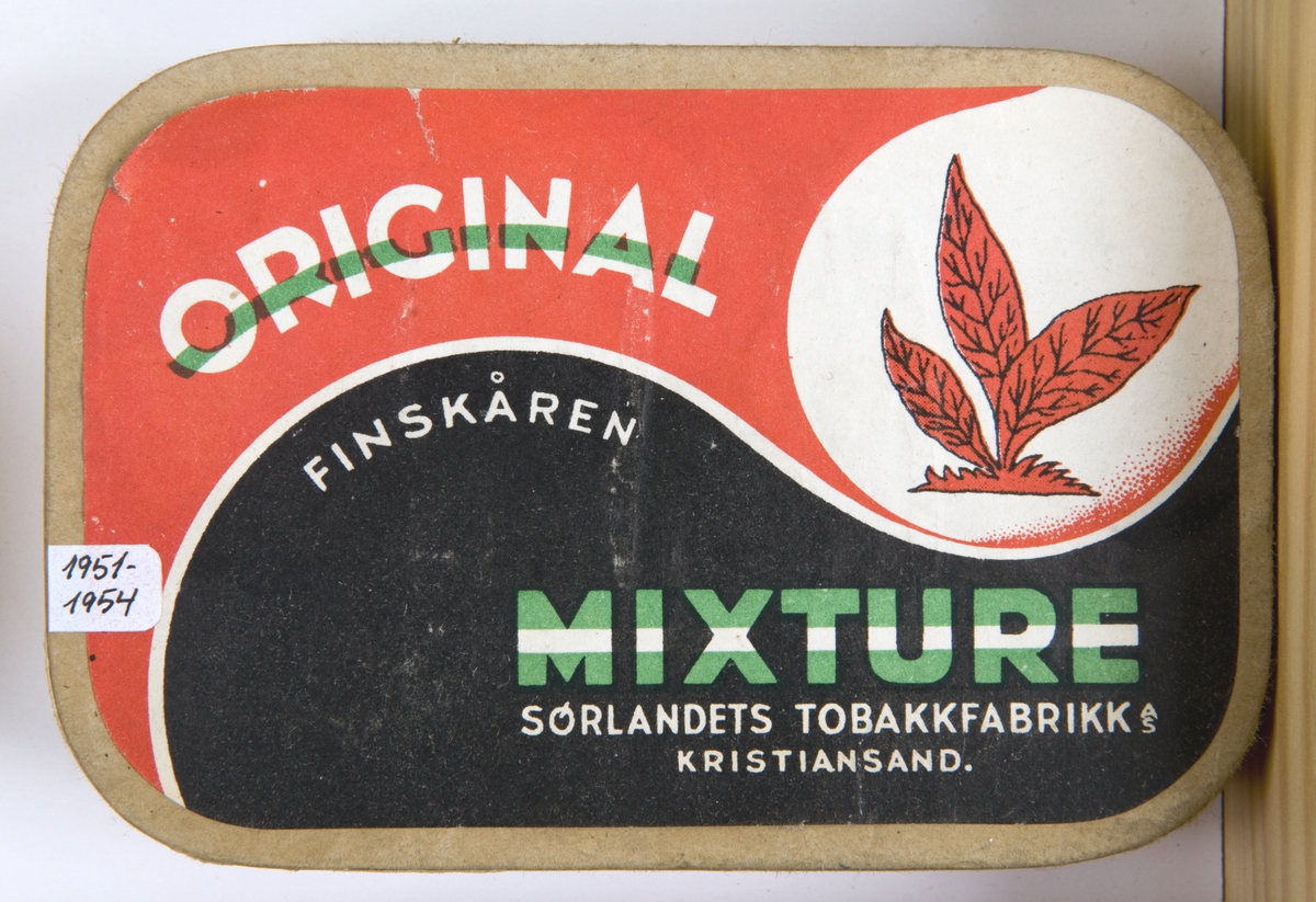 Tobakkseske med innhold.