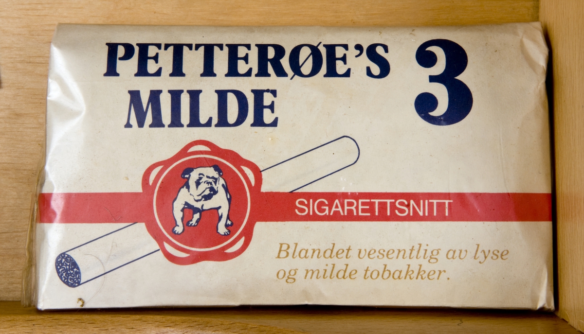 Tobakkspung (donk) med innhold.