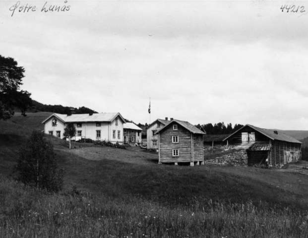 Østre Lunås. Karlsgarden i Lonåsen, Tynset kommune i Hedmark fylke, 1936.
