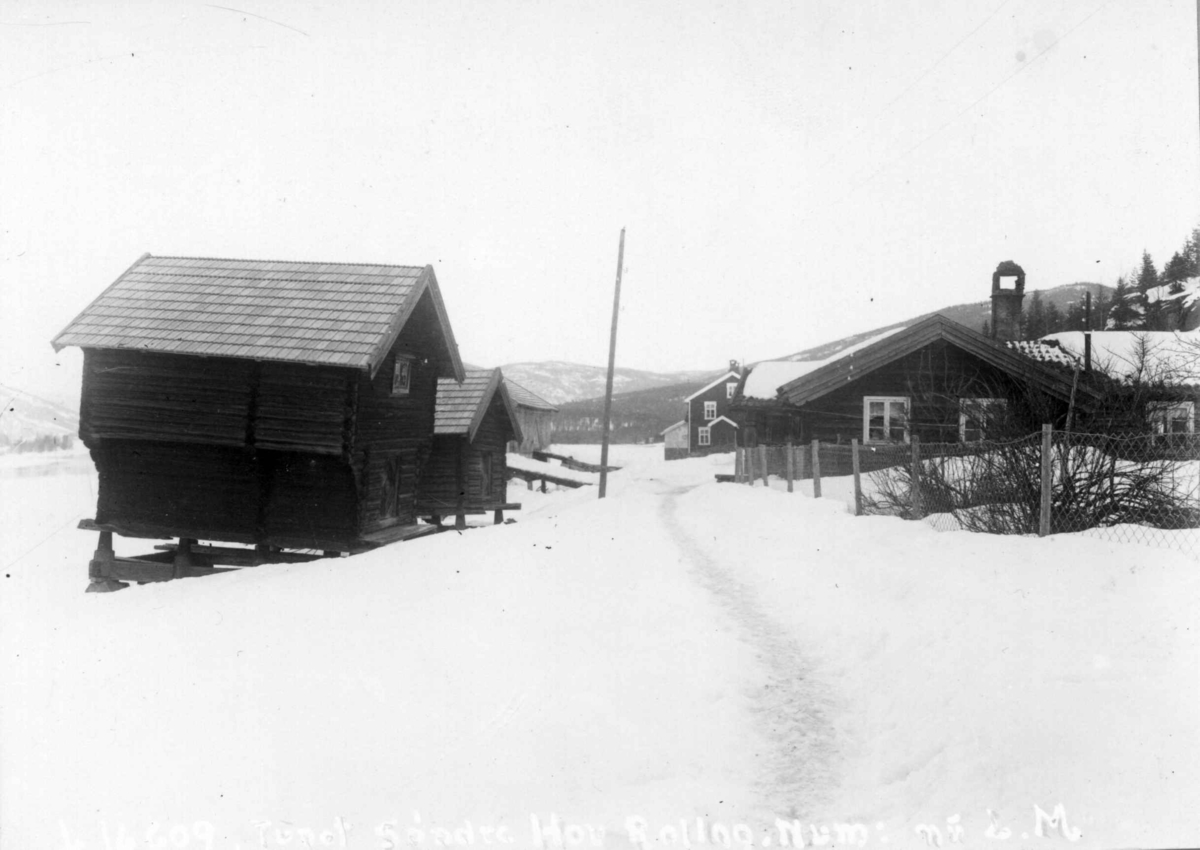 Søndre Hov med bygninger på Ulrikshov i Rollag.