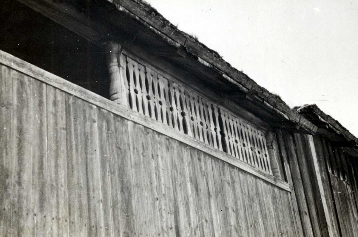 Søndre Atnosen, Stor-Elvdal, Sør-Østerdal, Hedmark. Detalj av loftsbygning med svalgang.