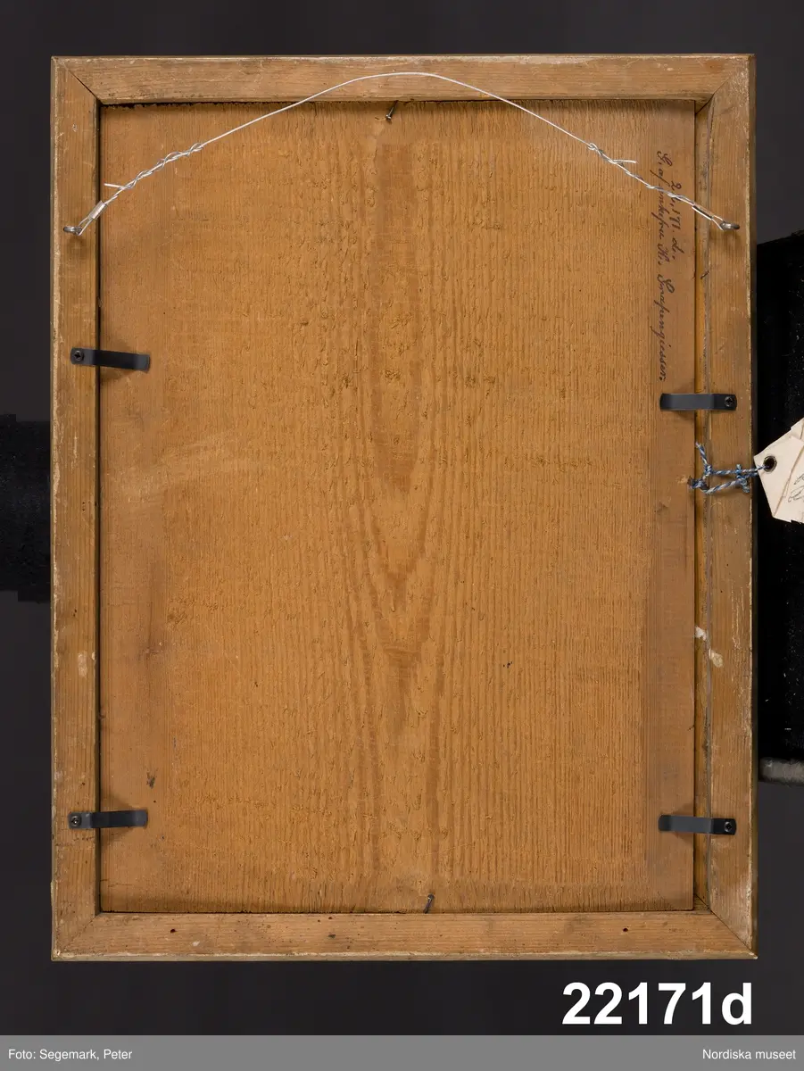 Huvudliggaren:
"Taflor. Broderade. a. Les Graces Villageoises b. Les Graces Poissardes c. Le Debiteur a la mode d. Les Joueures a la mode e. Les Suppléans. G. af enkefru K. Grapengiesser 8/10 1878."