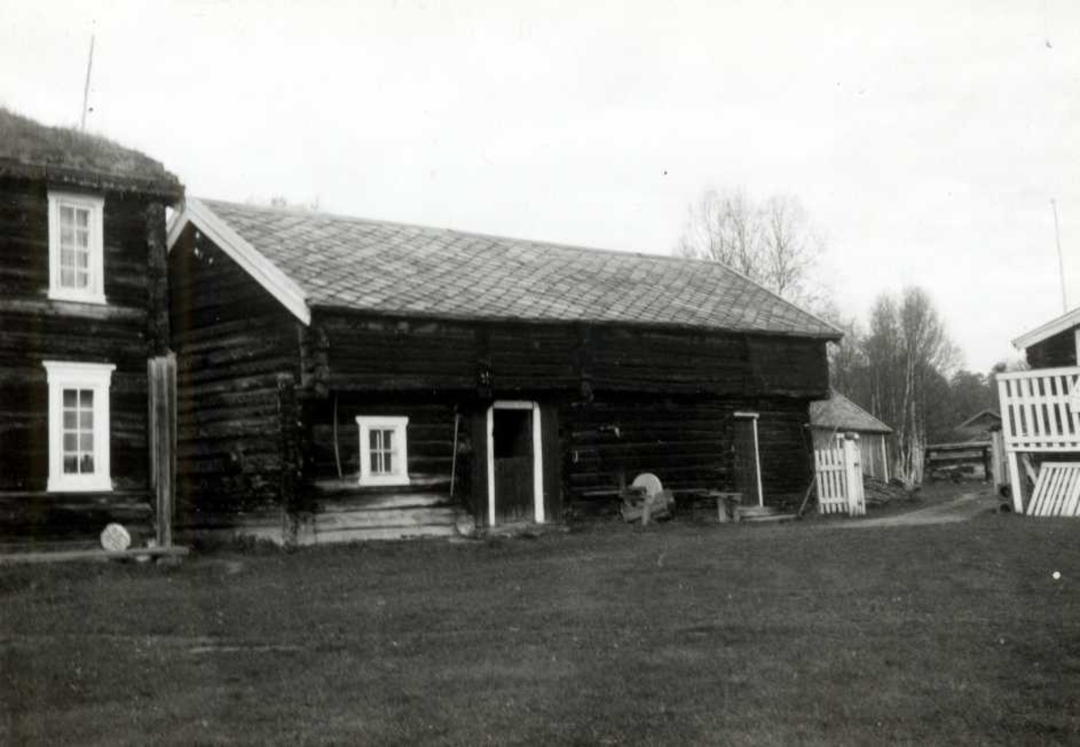 Sætersgården, Tolga, Hedmark. Stall og litt av våningshus.