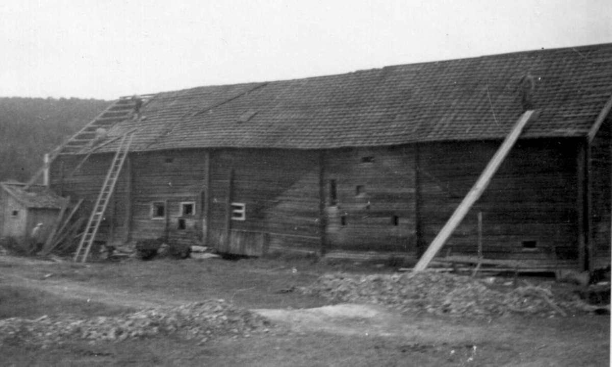 Garsvik, Aurskog-Høland, Akershus 1946. Låve. Nå på Norsk Folkemuseum.