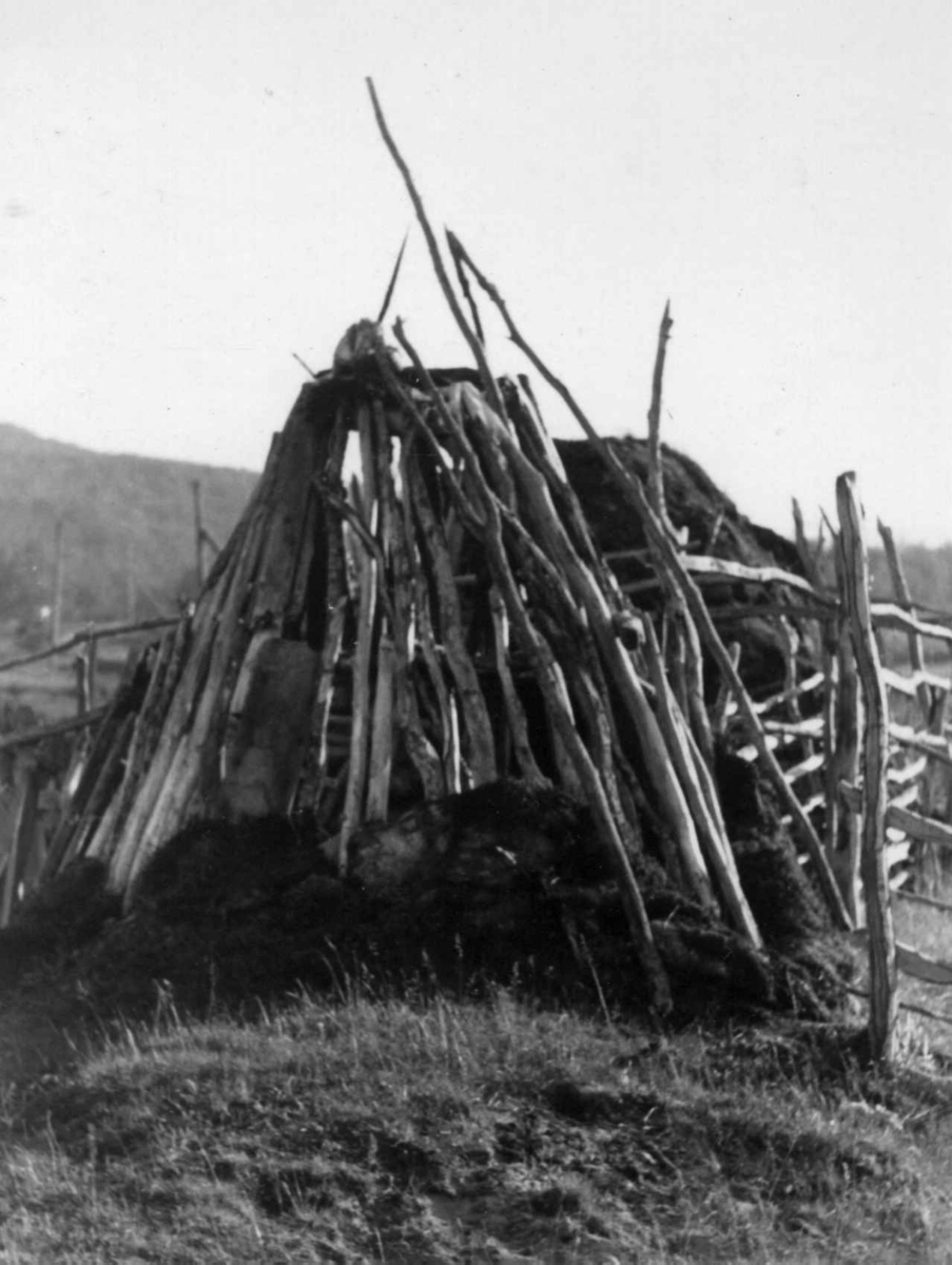 Inngjerdet sauefjøs-gamme, Nuorgam 1948