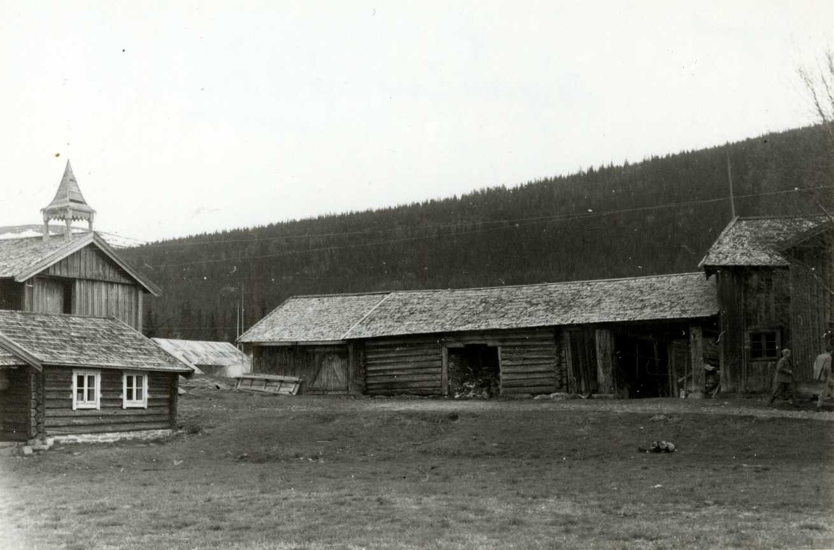 Søgar'n Skåret, Trysil, Hedmark mai 1950. Gårdstun.