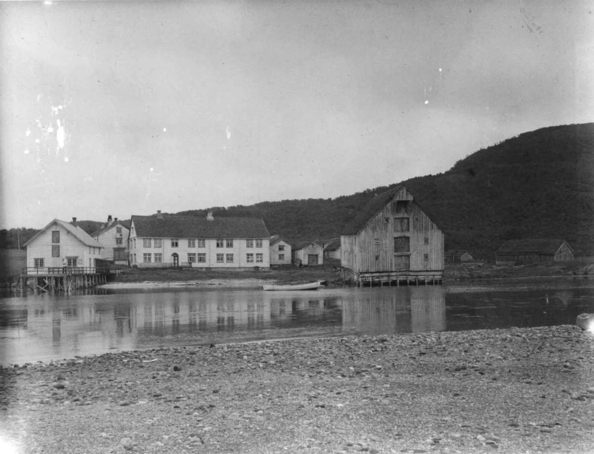 Kjerringoy
Fra dr. Eivind S. Engelstads storgårdsundersøkelser 1954.