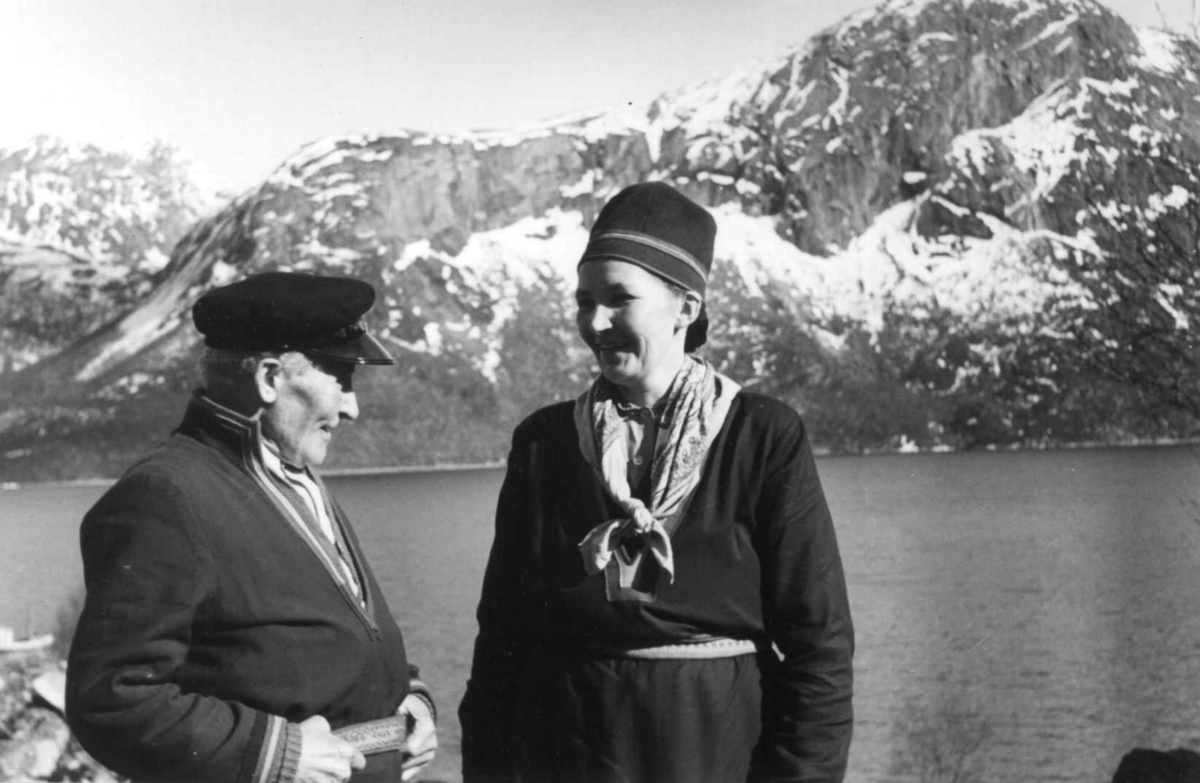 Portrett av Inga Eriksen og faren Anders Nicolaysen, 1959.