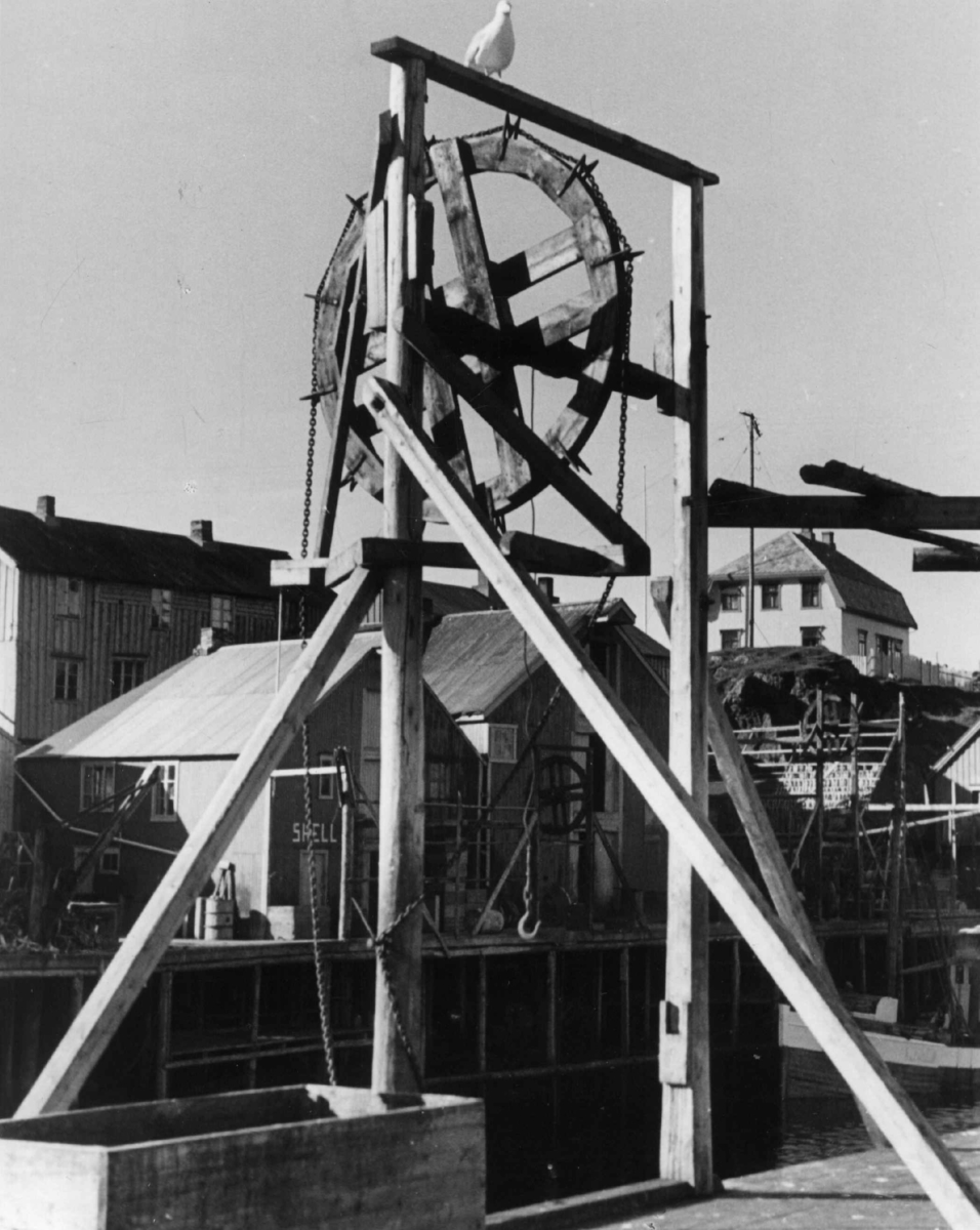 Heiskran på kaia i Nyksund, Øksnes kommune, 1938.