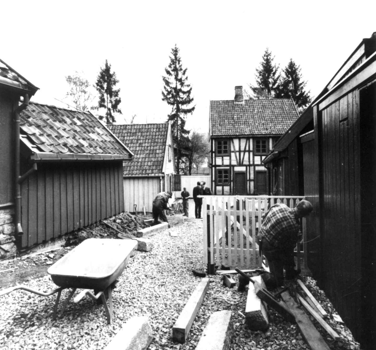 Enerhaugen under oppførelse på Norsk folkemuseum, 1968 - 69.