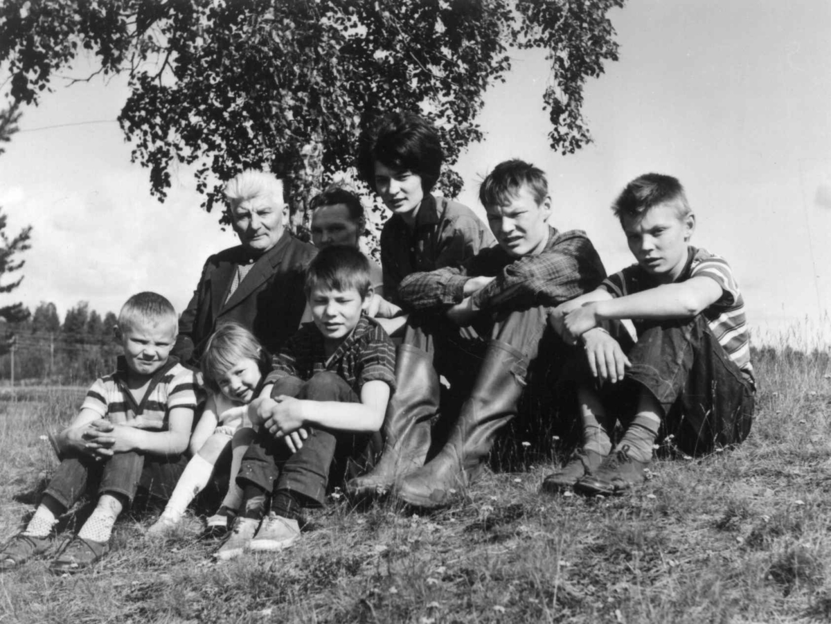 Portrett av Pava Rimpi med familie, 1962.