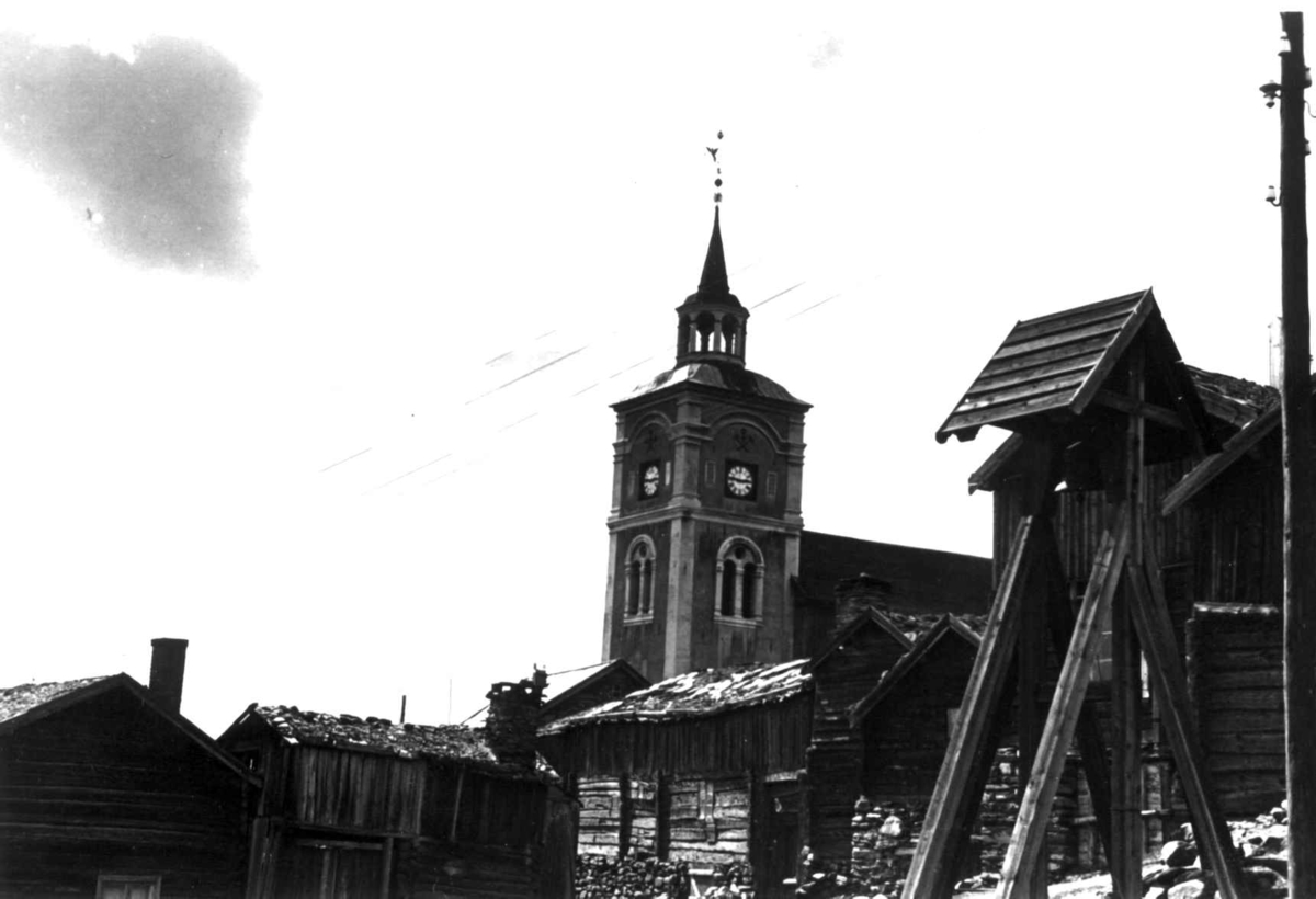 Bebyggelse med kirken på Røros 7. juni 1939.