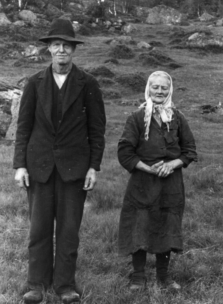 Portrett av Ola Tobias og Ragnhild Åvitsland. Eiken 1941.