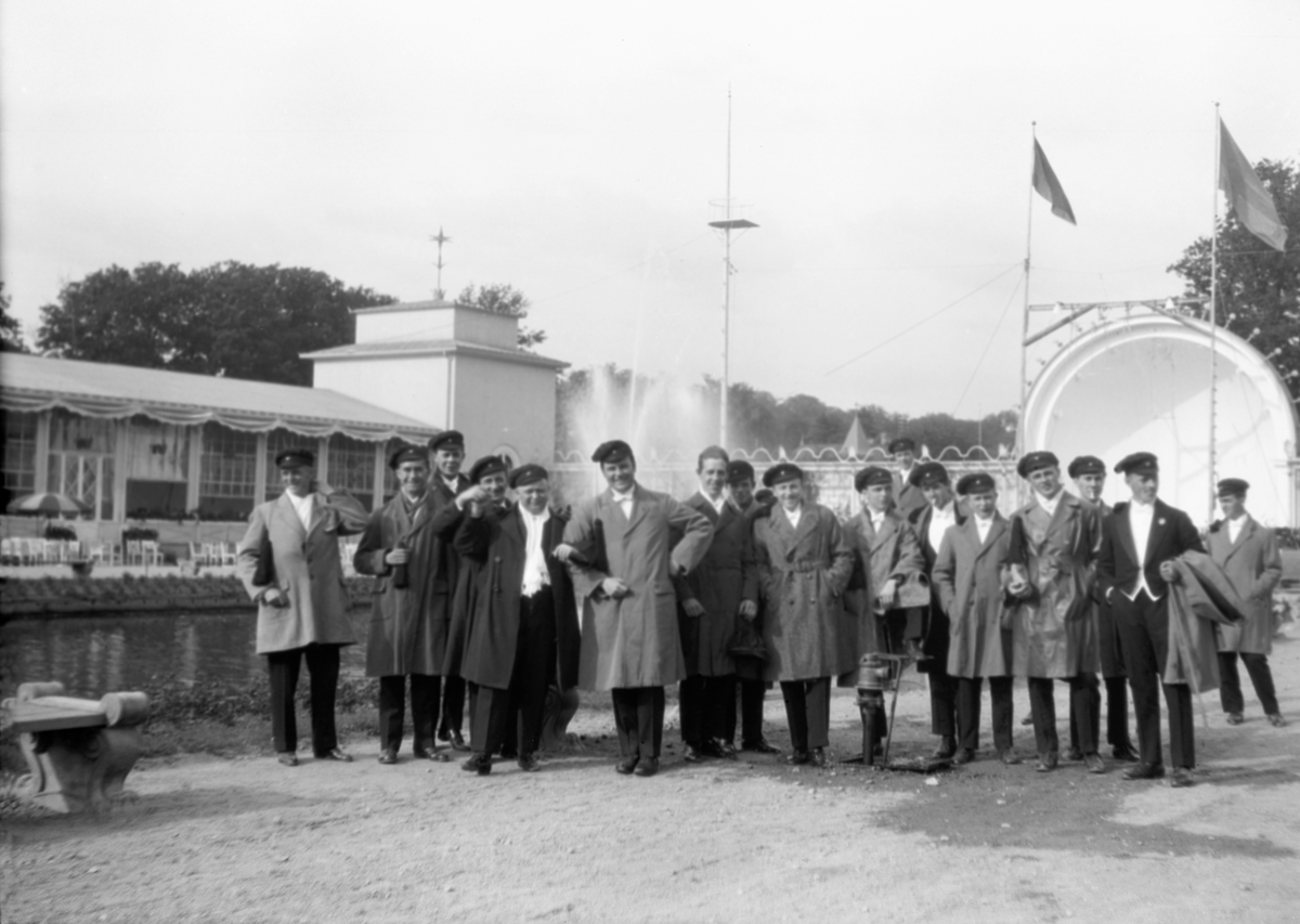 Studenter på sangerturne samlet på Liseberg, Gøteborg, Sverige. Fotografert 1924.