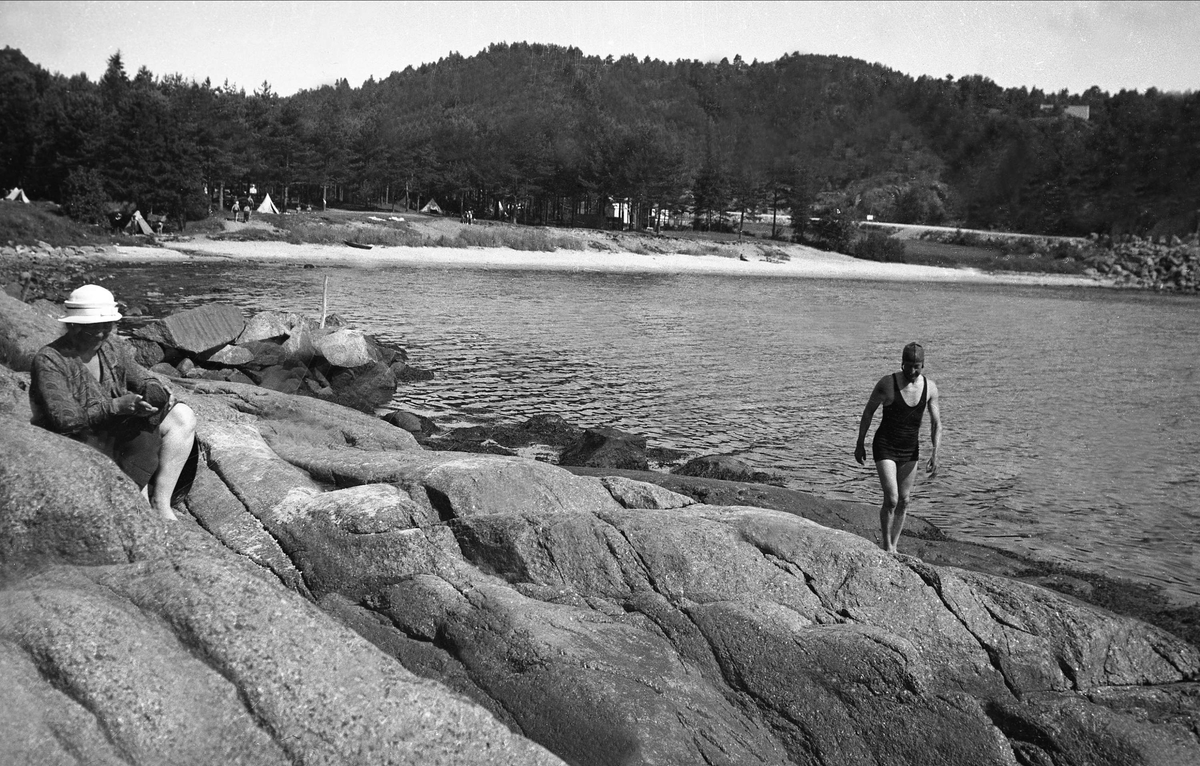 Badeplass i Homstølsvatnet. Fotografert 1934.