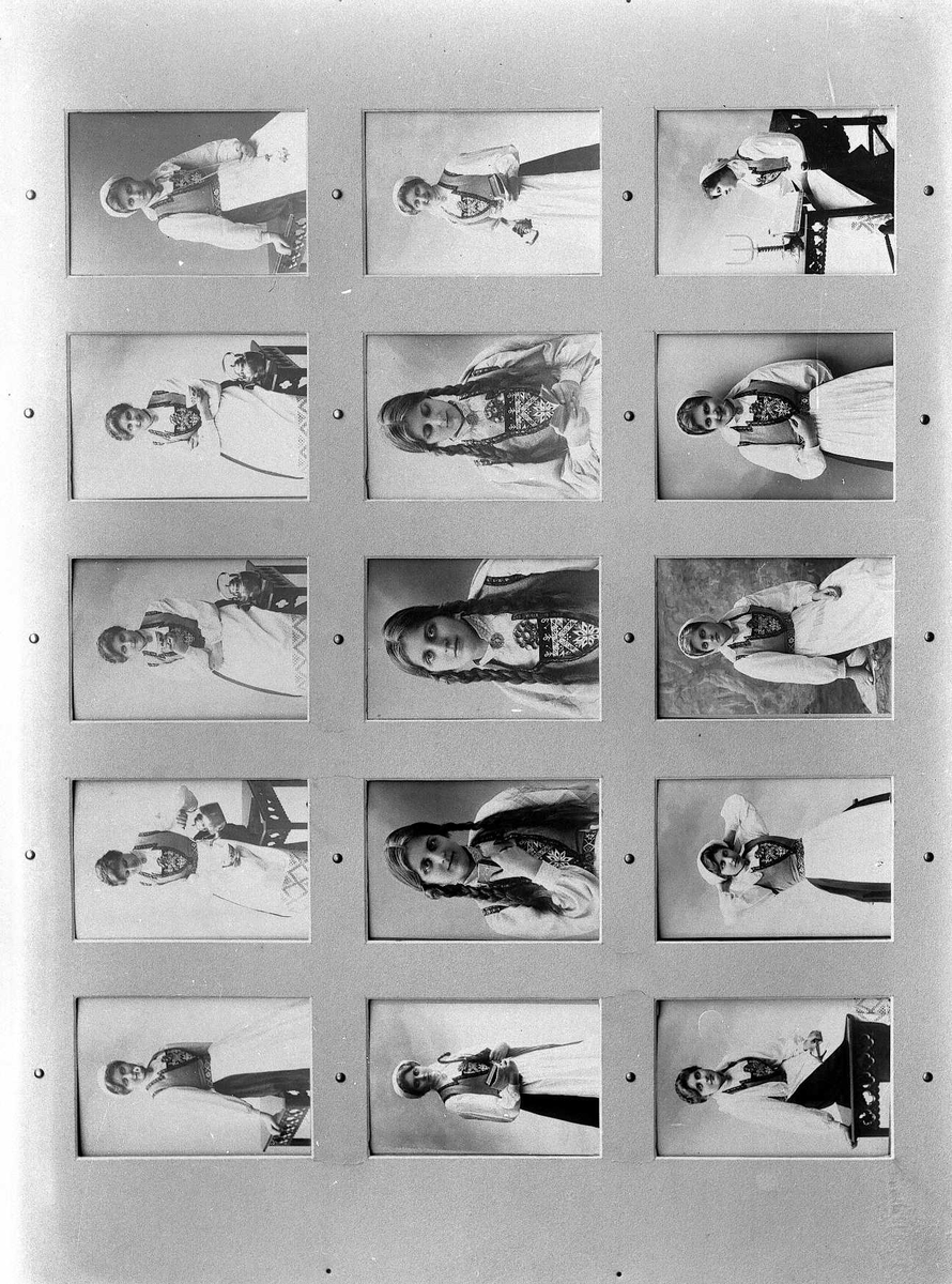 Oversiktsbilde av Solveig Lunds monteringer av sine fotografier på veggen i studioet. 