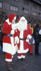 Julemarked 2001.Julenissene på Torget.