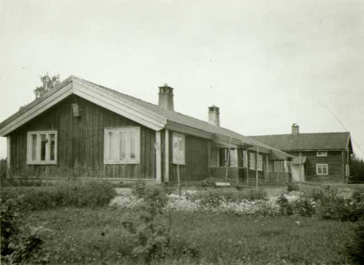 Gårdstun, Kåsa, Åmot, Hedmark. Fotografert 1935.