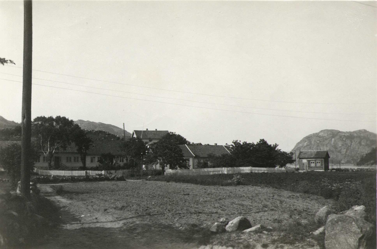 Bebyggelse, ved Spangereid, Lindesnes, Vest-Agder. Fotografert 1923.