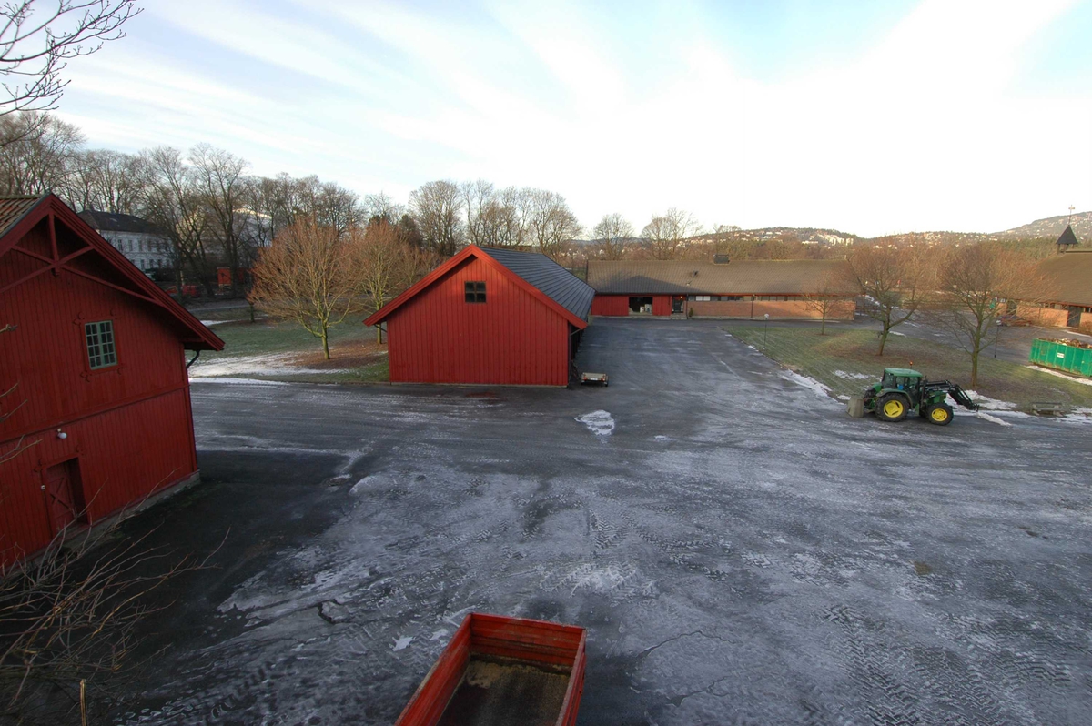 Gårdsplassen på Bygdø Kongsgård.