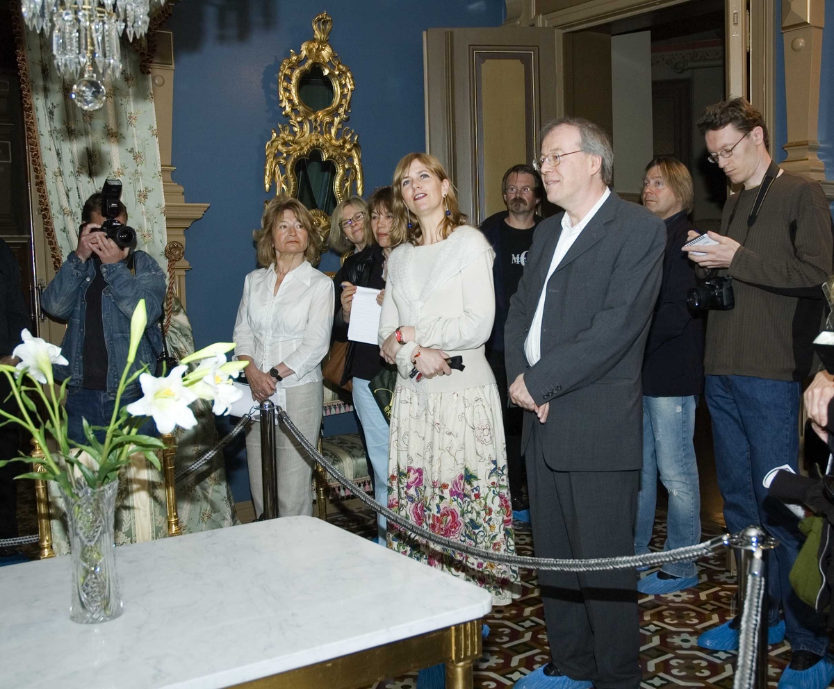 Pressekonferanse på Ibsenmuseet, dagen før åpningen. Den blå salong