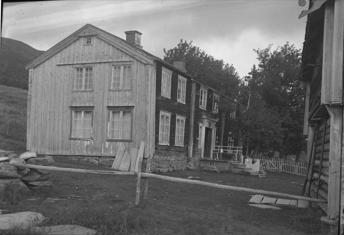 Hovedbygning, Skjørstad, Oppdal, Sør-Trøndelag. Fra album. Fotografert 1940.