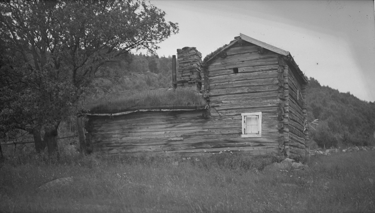 Oppstue, Isbrekka, Drivdalen, Oppdal, Sør-Trøndelag. Fotografert 1936. Fra album. 